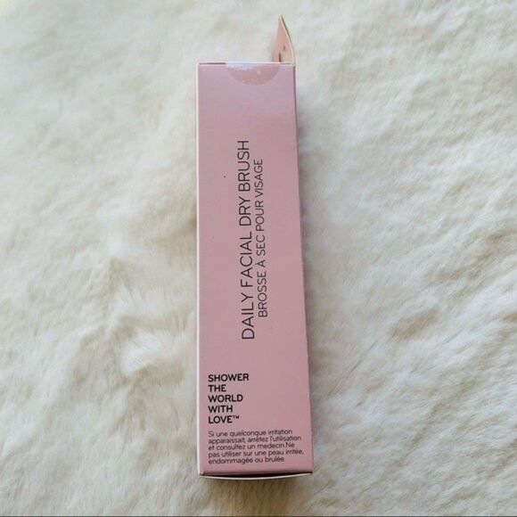 Daily Concepts Daily Facial Dry Brush Beechwood Wood Handle Soft Nylon Bristles - Picture 5 of 9